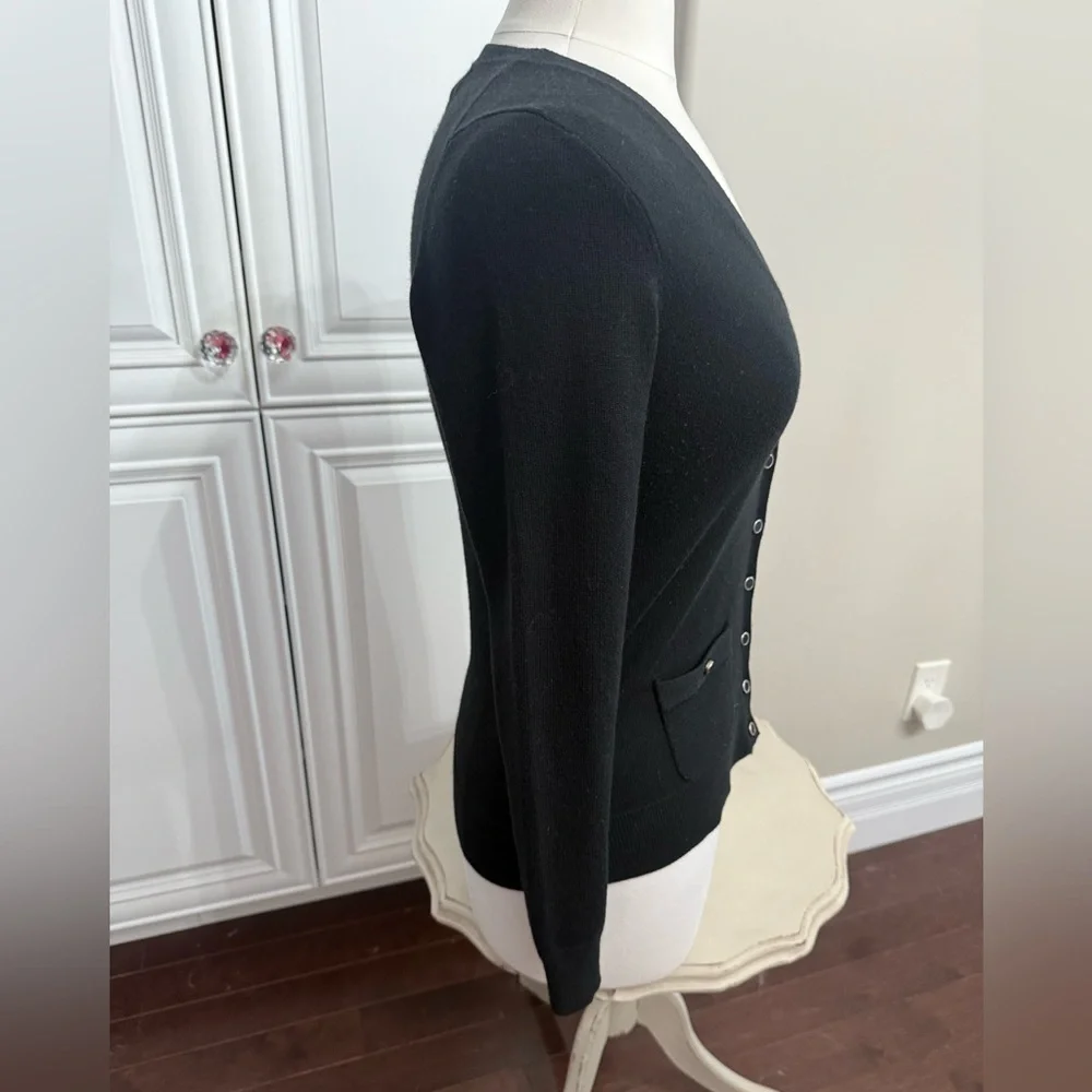 Banana Republic Women's Sz Small Black Long Sleeve V-Neck Cardigan with Buttons - Picture 9 of 10